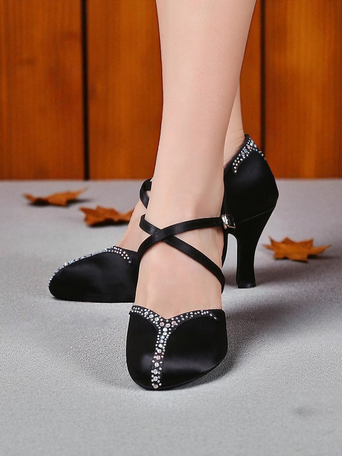 Chaussures de danse de salon en satin à brides croisées pour femmes - Talons à strass style Gatsby des années 1920 pour performances professionnelles latines et fêtes vintage de 2025 ? $59.99 –P1
