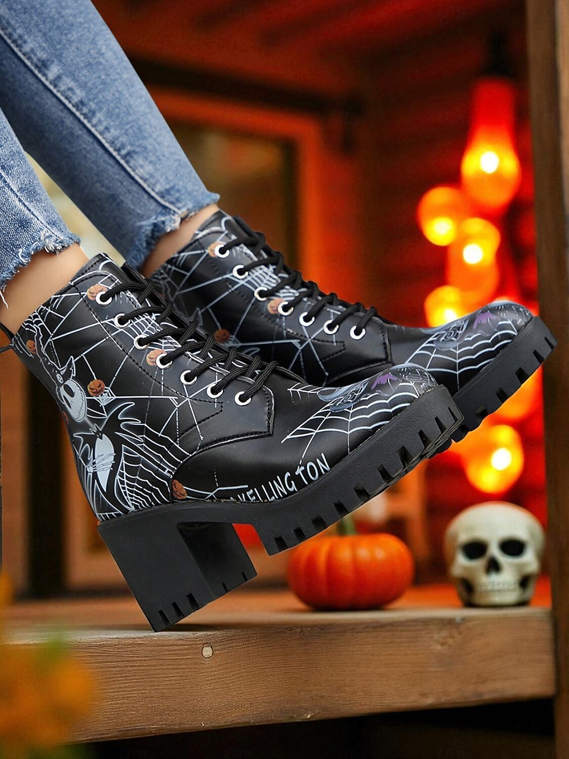Bottines de combat à talons épais pour femmes, motif tête de mort d'Halloween et toile d'araignée – bottines gothiques à lacets pour cosplay, porte-bonheur et mode automnale effrayante de 2025 ? $34.99 –P5