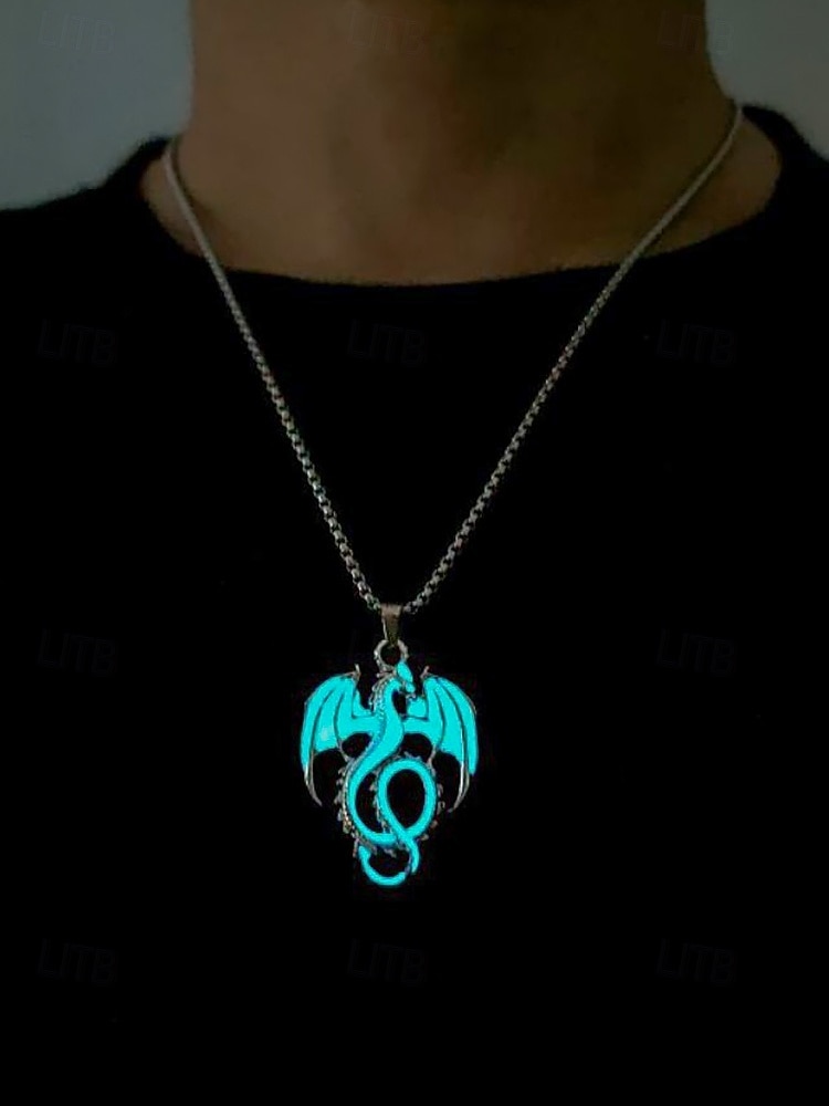 Collier pendentif dragon lumineux pour homme pour Halloween – Bijou gothique lumineux en acier inoxydable pour fêtes, cosplay et vie nocturne de 2025 ? $9.99 –P2