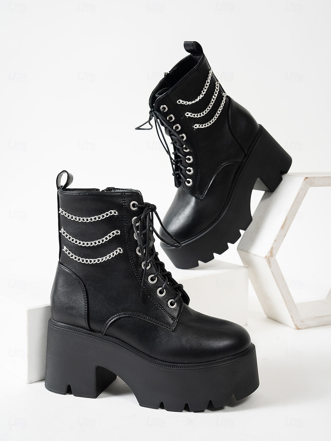 Bottines de combat noires à plateforme pour femmes – bottines à lacets épaisses avec détail de chaîne pour le streetwear punk, les concerts et les festivals de 2026 ? $54.99 –P5