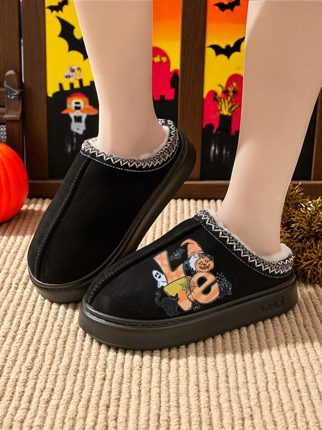 Chaussons d'Halloween doublés de polaire pour femmes - chaussures d'intérieur confortables avec imprimé citrouille de dessin animé, semelle antidérapante douce, style automne-hiver chaud pour la maison et les cadeaux de vacances de 2025 ? $18.99 –P3