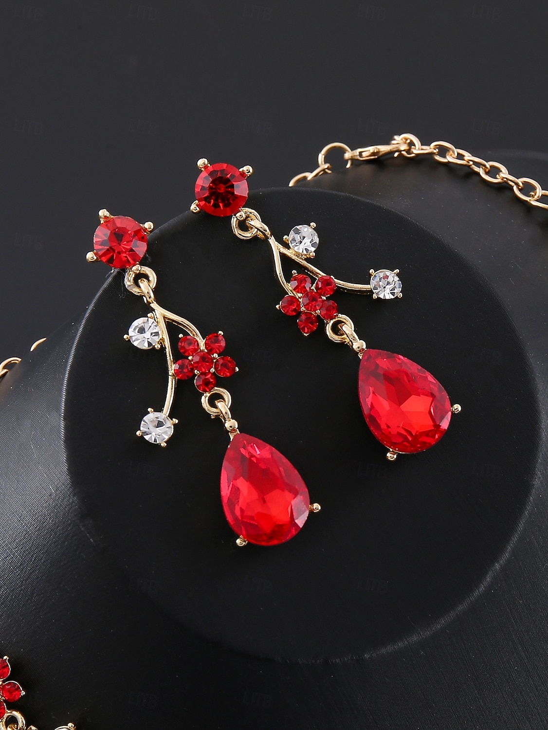 שרשרת ועגילים פרחוניים בגוון זהב לנשים משובצים בקריסטלים סגולים וצלולים, תכשיטים אלגנטיים למסיבות ואירועים מיוחדים 2026 - $11.99 –P4