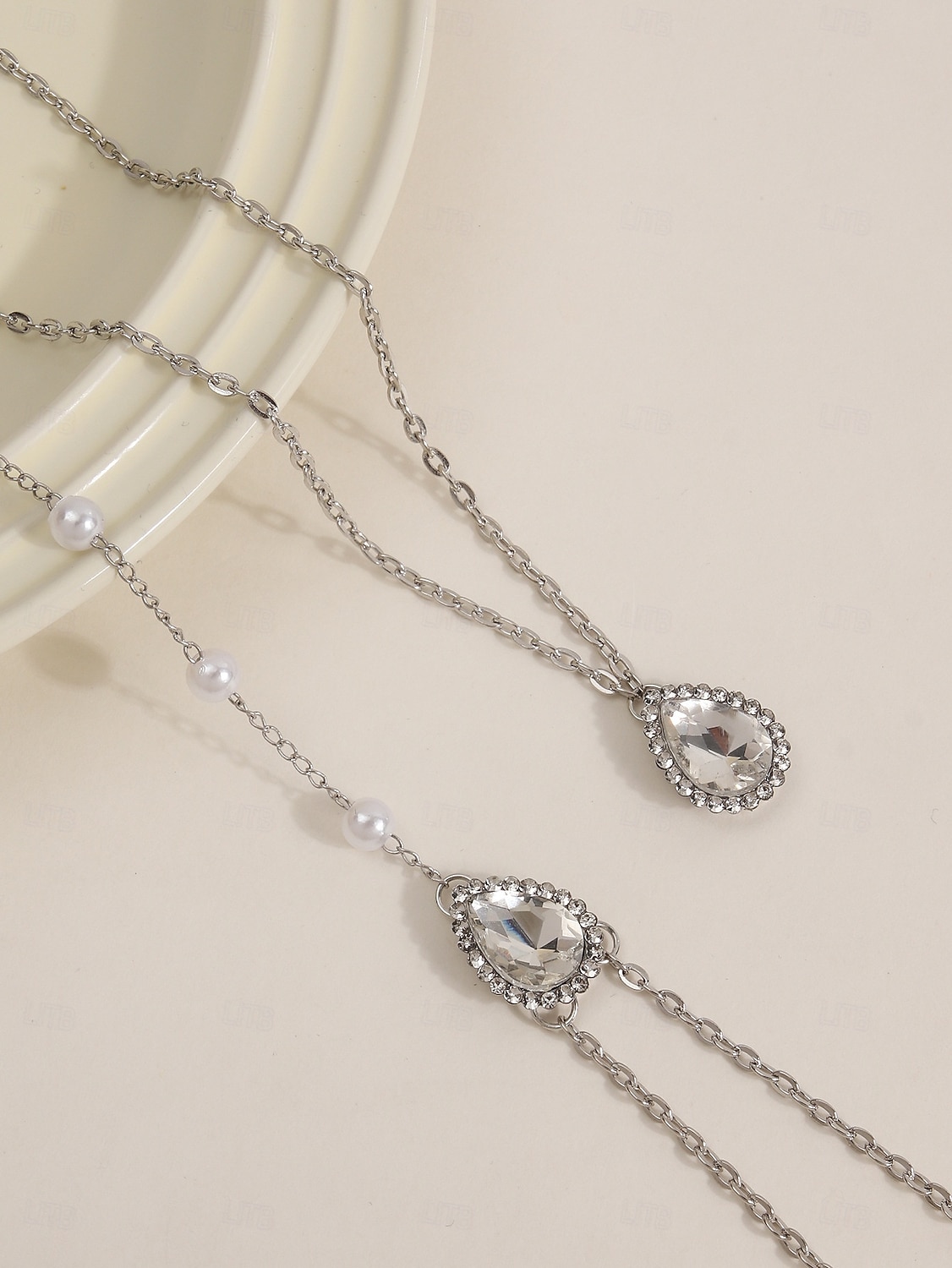 naisten selkänojalla laskostettu vartalonmyötäinen koru, jossa herkkiä helmi- ja kristalliyksityiskohtia, elegantteja koruja juhlapuvuihin, iltajuhliin, häihin ja erityistilaisuuksiin 2026 - $18.99 –P5