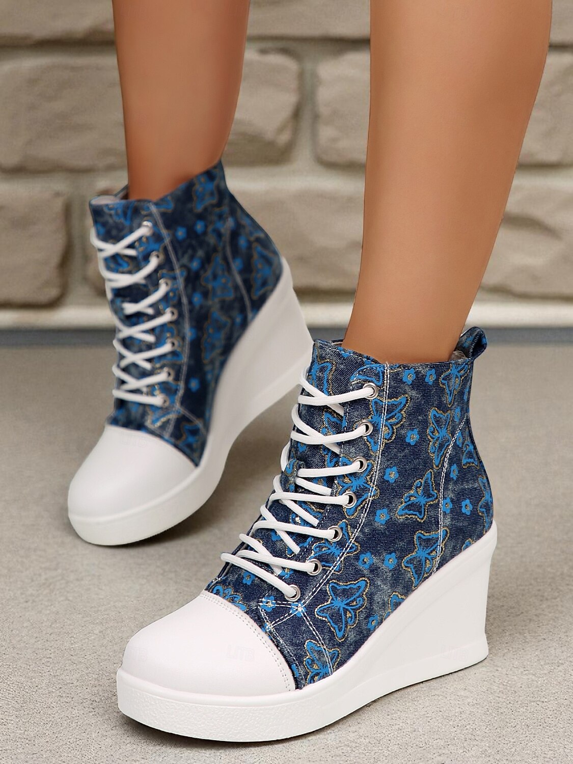 Damen-Wedge-Sneaker aus blauem Denim mit Schmetterlings-Print – lässige Schnürstiefel mit verstecktem Absatz für Reisen, Streetwear und Alltagsoutfits 2025 - $42.99 –P4