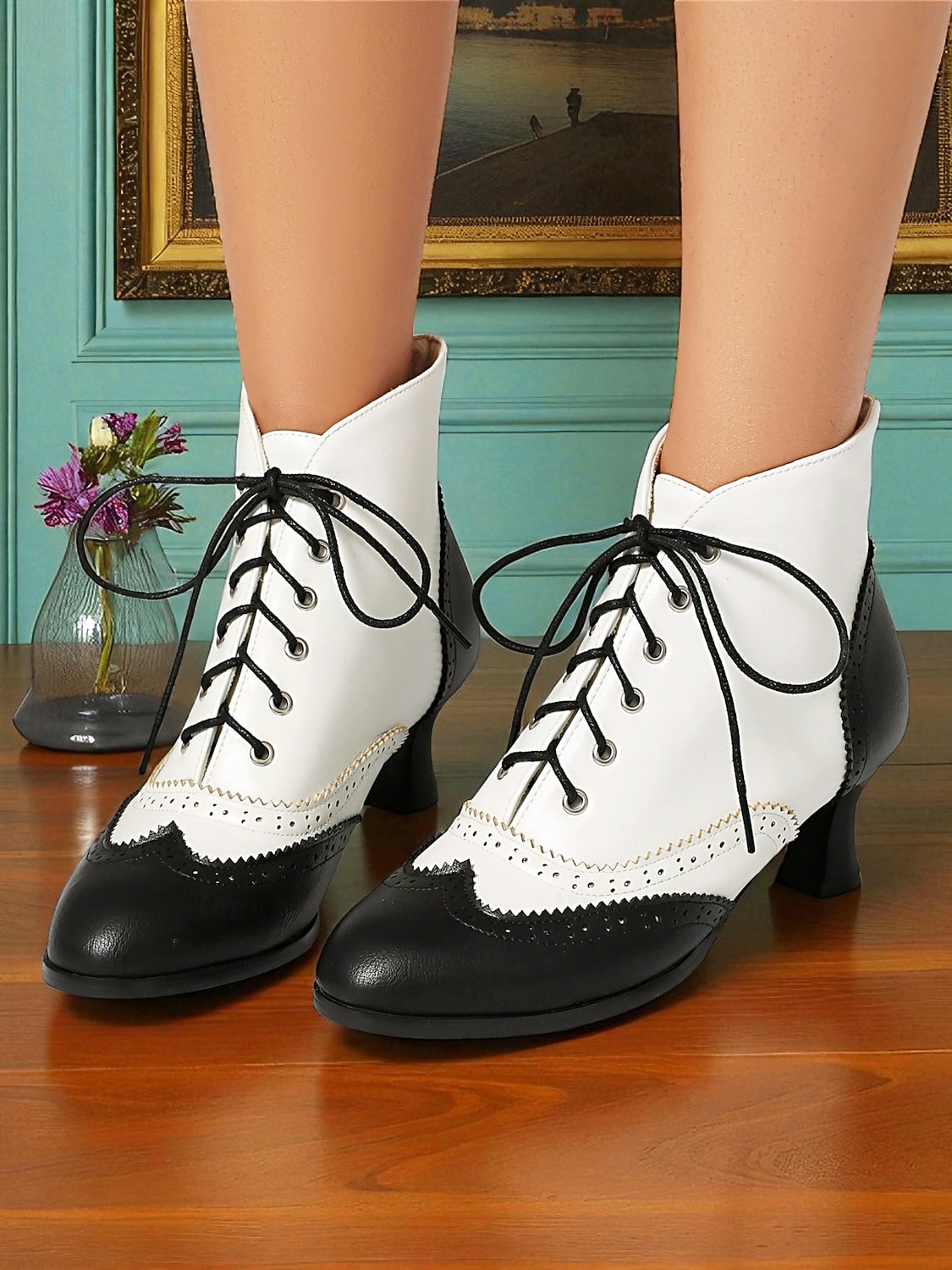 női 1950-es évekbeli vintage oxford bokacsizma – kétszínű, fűzős, brogue sarkú, szárnyas hegyű kialakítású, edward stílusban, retró öltözékekhez, cosplayhez, teadélutánokhoz és mindennapi viselethez. 2025 - $54.99 –P1