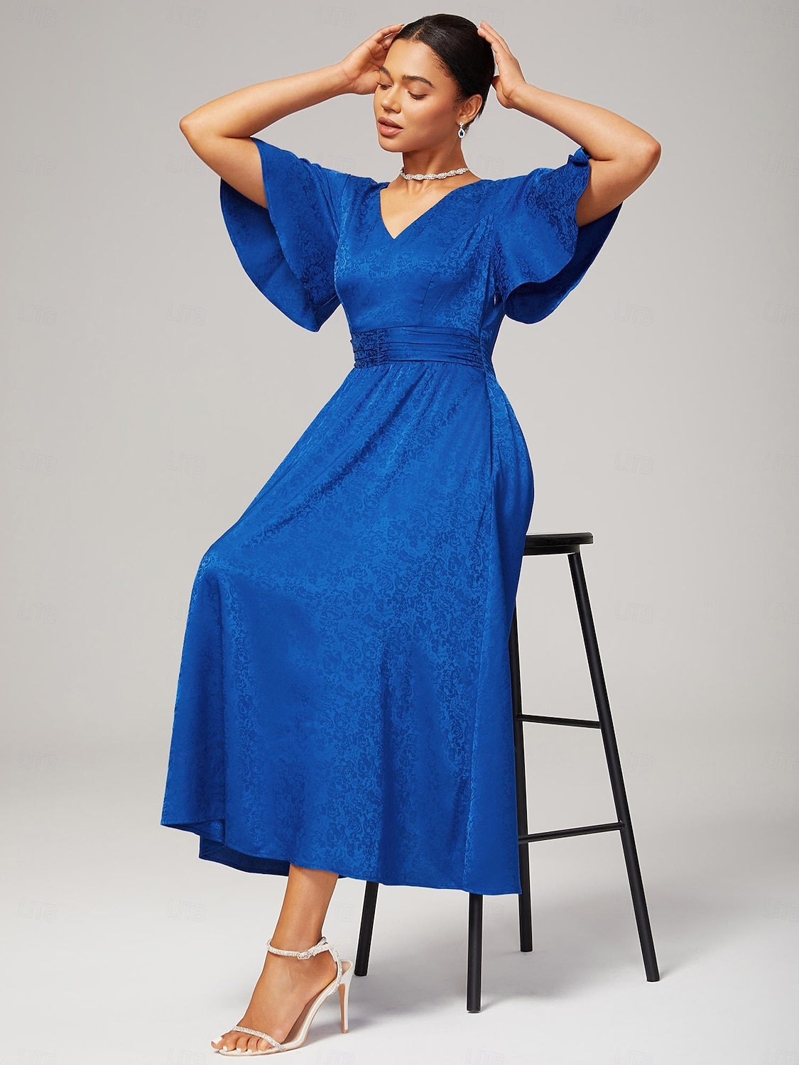 Abito lungo da donna per invitati a matrimoni, blu royal, scollo a V, jacquard sottile, raso lucido, elegante, alla moda, con cintura in vita, vestibilità aderente, per feste, tutti i giorni, autunno del 2025 a $97.99 –P1