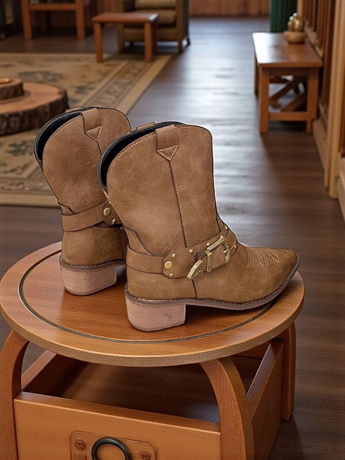 Bottes mi-mollet pour femmes avec sangle à boucle en métal, chaussures de mode confortables à talons bas de style occidental rétro pour vêtements décontractés urbains en plein air de 2025 ? $54.99 –P5