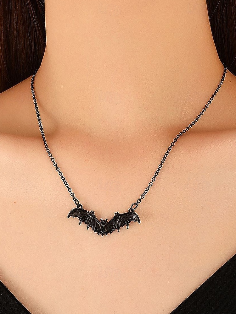 Collier pendentif chauve-souris gothique pour femme - ras de cou vintage en argent pour fêtes costumées, cosplay et mode sorcière de 2025 ? $7.99 –P4