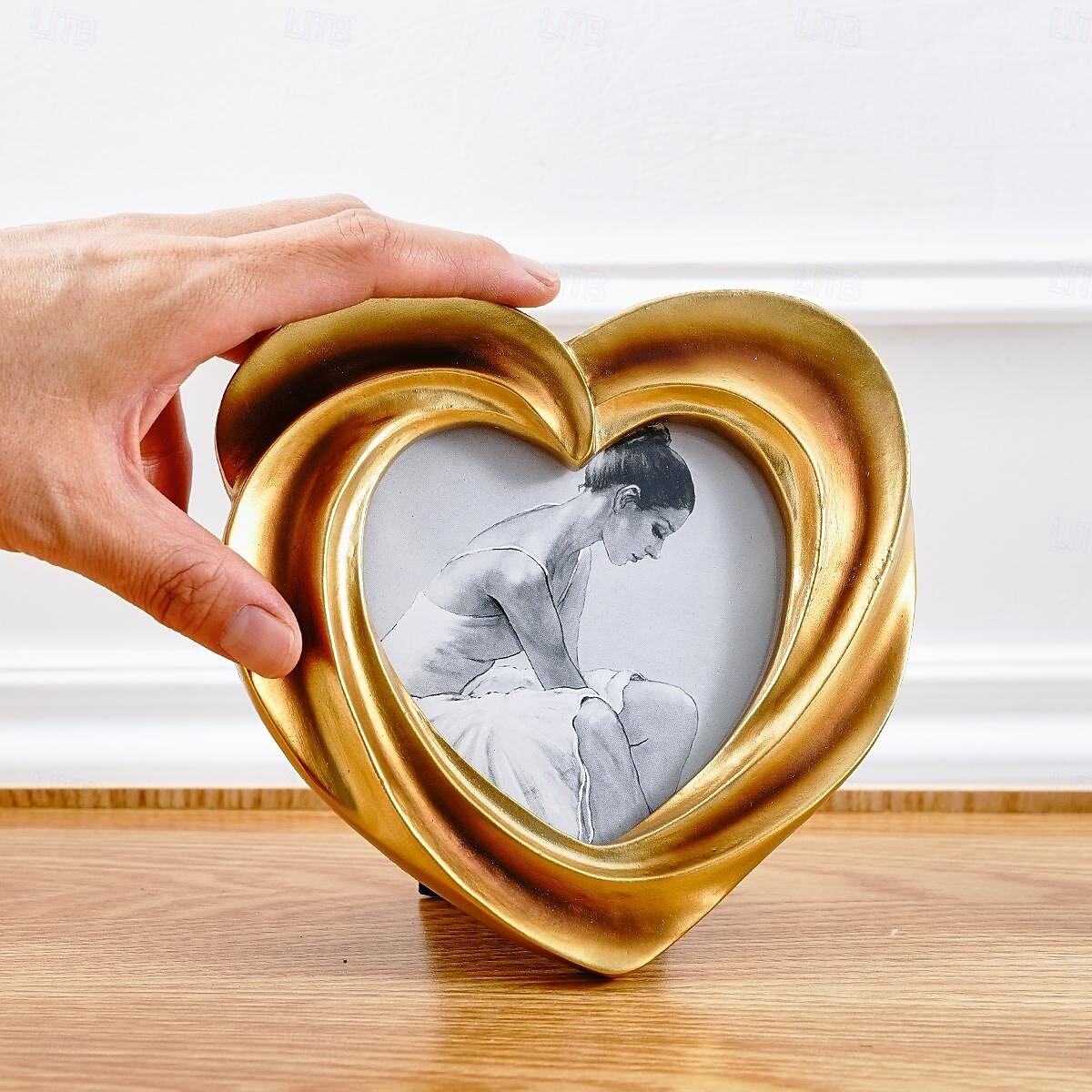 Gold Cream Heart-Shaped Embossed Resin Photo Frame – Warm Home Décor for Family Photos & Photography Props 2025 - $15.99 –P8