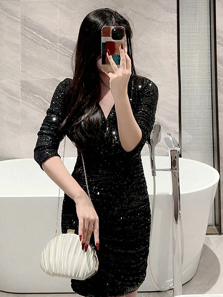 pochette da sera in raso plissettato a conchiglia da donna, color champagne metallizzato con montatura e catena dorate: glamour vintage per matrimoni, cocktail party, balli di fine anno e serate fuori del 2026 a $24.99 –P2