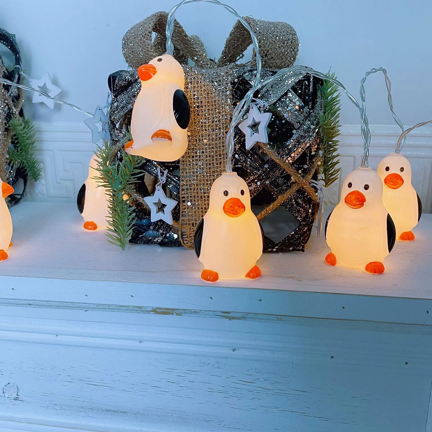 Guirlande Lumineuse Pinguin Féérique 1.5m 10LEDs Alimentée par Pile Chambre d'Enfants Affichage à Domicile Fenêtre Fête d'Anniversaire Décoration Hivernale de 2026 ? $14.49 –P6