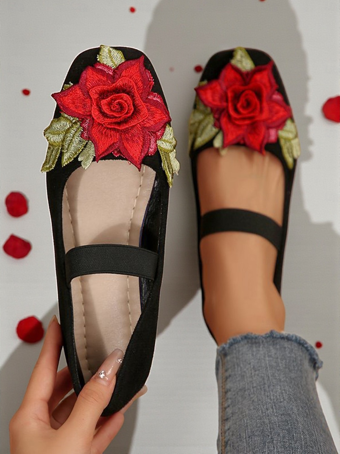 Ballerines Mary Jane de Noël pour femmes – Chaussures à brides brodées de roses en faux daim pour les fêtes et au quotidien de 2026 ? $19.99 –P3