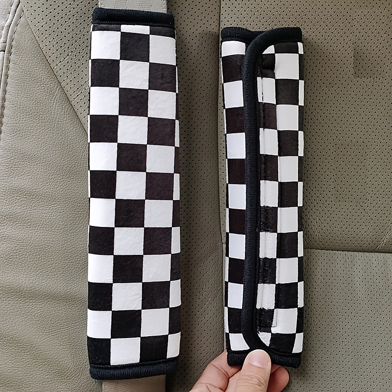 2 pezzi di spallacci universali per cintura di sicurezza per auto, copricinture di sicurezza in tessuto a scacchi bianchi e neri per conducente e passeggero, accessori per interni auto del 2025 a $12.99 –P2
