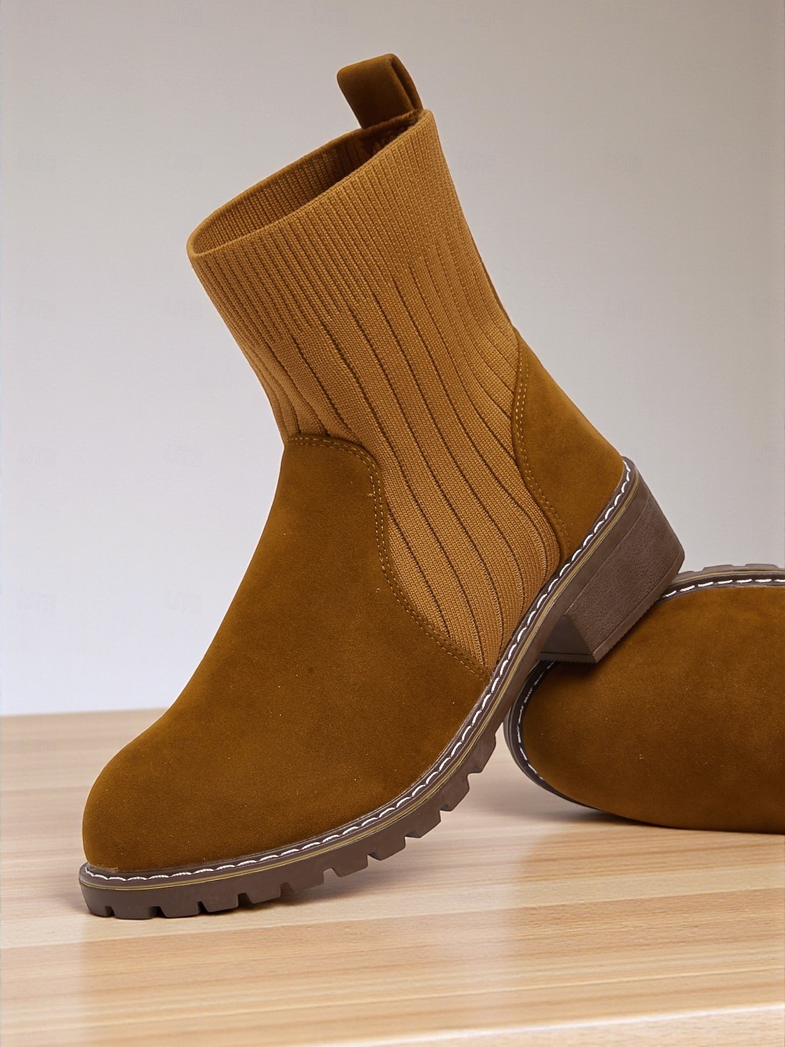 Bottines en similicuir marron clair pour femme avec tige en tricot côtelé – bottines Chelsea confortables pour l'automne et l'hiver, idéales pour les tenues décontractées de 2025 ? $32.99 –P2