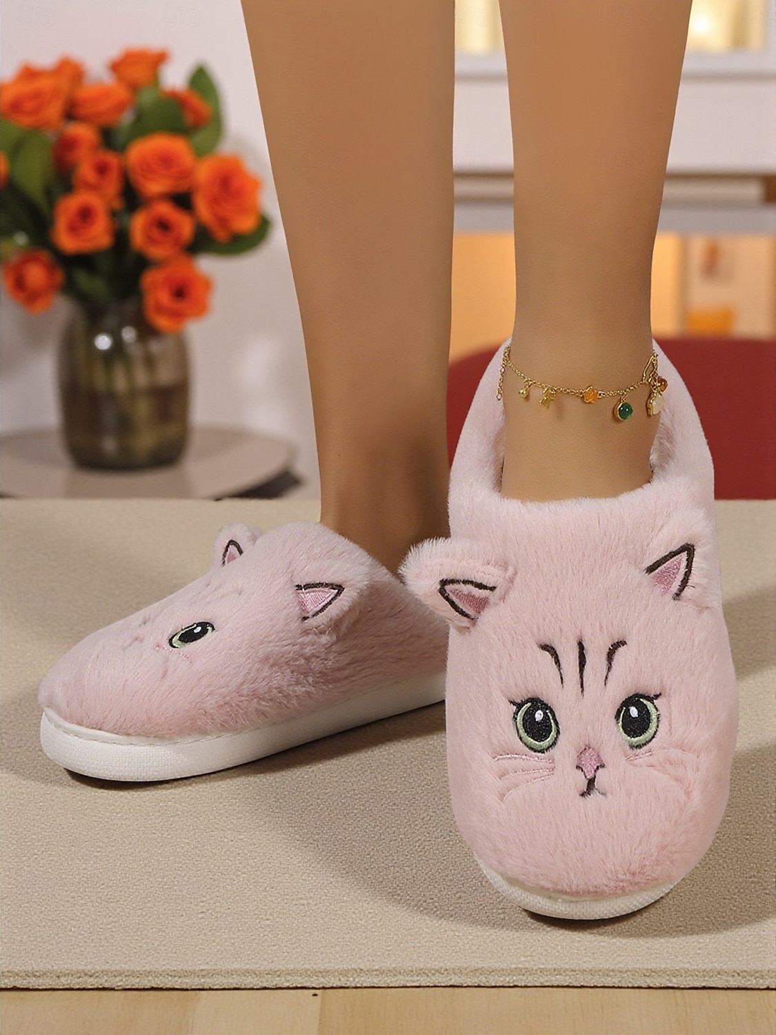 Pantufas femininas de pelúcia em formato de gato – chinelos peludos e aconchegantes para casa com design fofo de animais para o inverno e conforto doméstico de 2025 por $14.99 –P1
