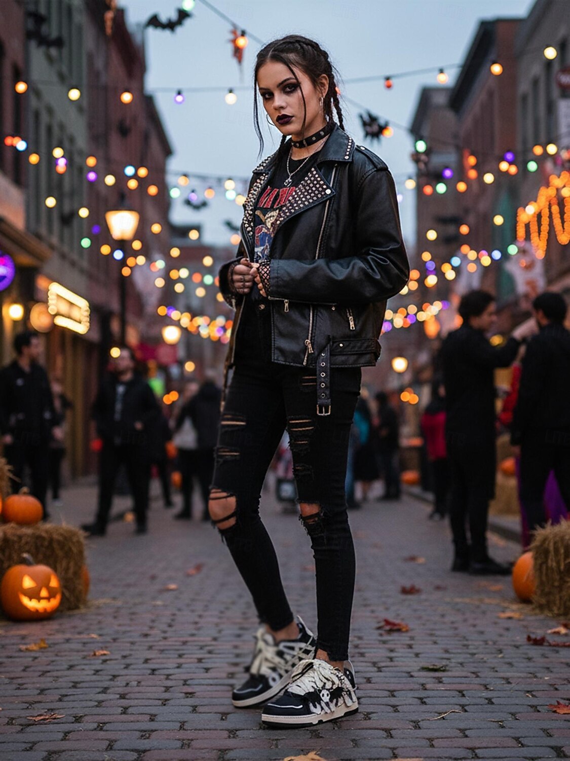 Svarte og hvite Halloween-sneakers med hodeskalle og snøring til dame – gotisk streetwear-stil for festivalkvelder og kostymefester 2025 - $64.99 –P1