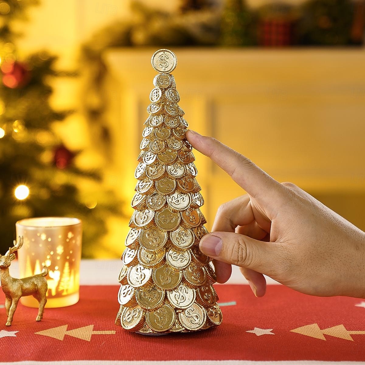 Décoration de table pour sapin de Noël, motif pomme de pin dorée, dollar et bitcoin, mini statue de sapin de Noël en résine pour décoration intérieure de vacances, vitrine, cadeau de 2025 ? $17.99 –P11