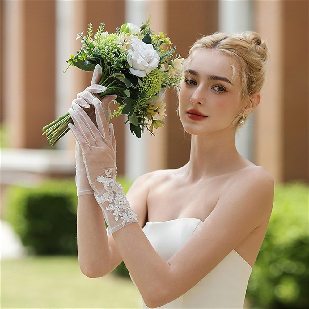 Dentelle / Tulle Longueur au poignet Gant Élégant / Soirée / Soir / Simple Avec Couleur unie Gants de Mariage / Fête de 2025 ? $14.99 –P4