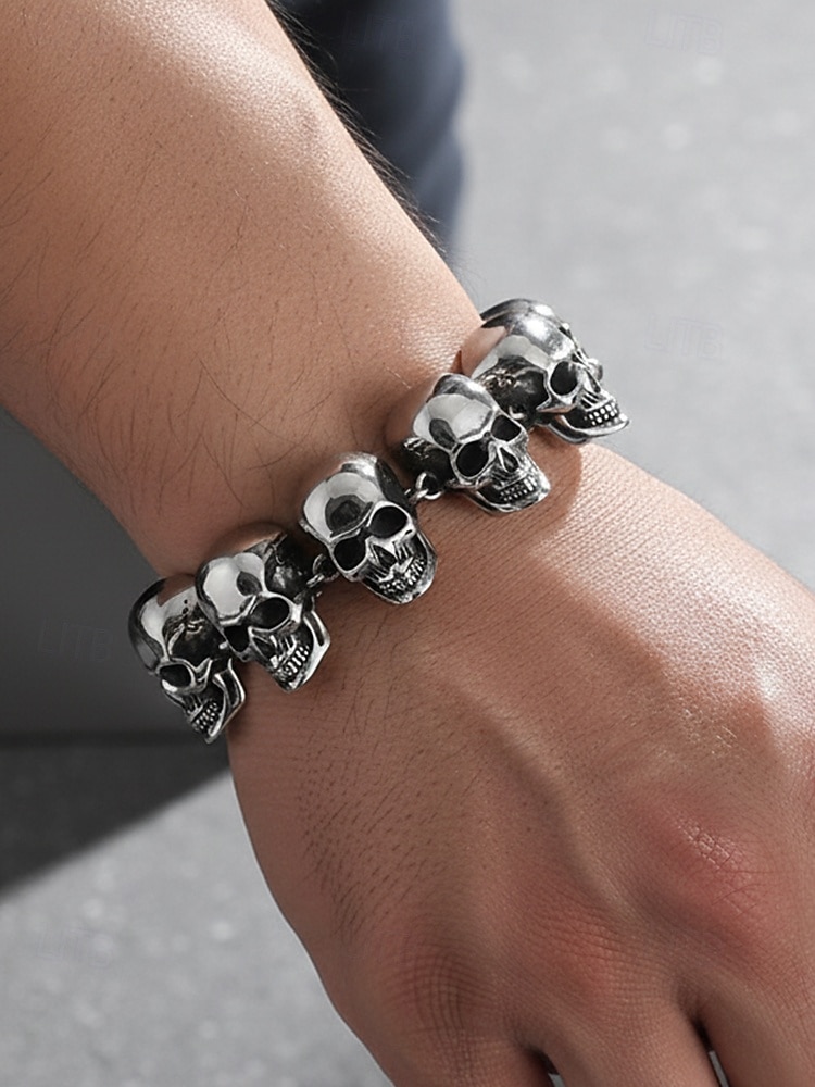 Bracciale da uomo con teschio di Halloween – gioiello bangle gotico punk in acciaio al titanio per feste, cosplay e serate fuori del 2025 a AU $14.99 –P1