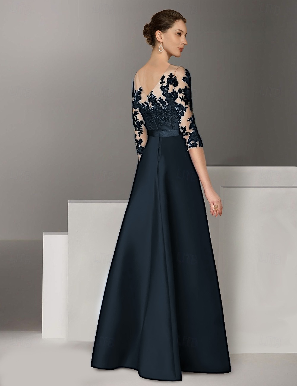 Robes de Soirée Mère de la Mariée A-Ligne Élégante Robe Invité de Mariage Traîne Balayeuse  Pince Manches Longues Col Arrondi Satin avec Appliques de 2025 ? $164.99 –P2