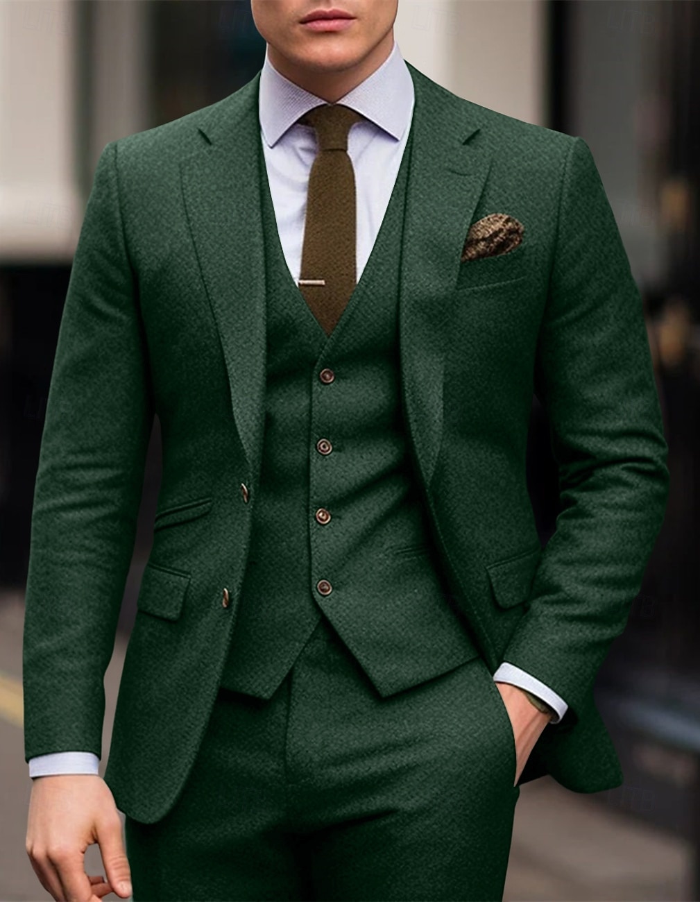 2025年 グリーンのメンズ ウェディング ツイード スーツ 無地 3 ピース