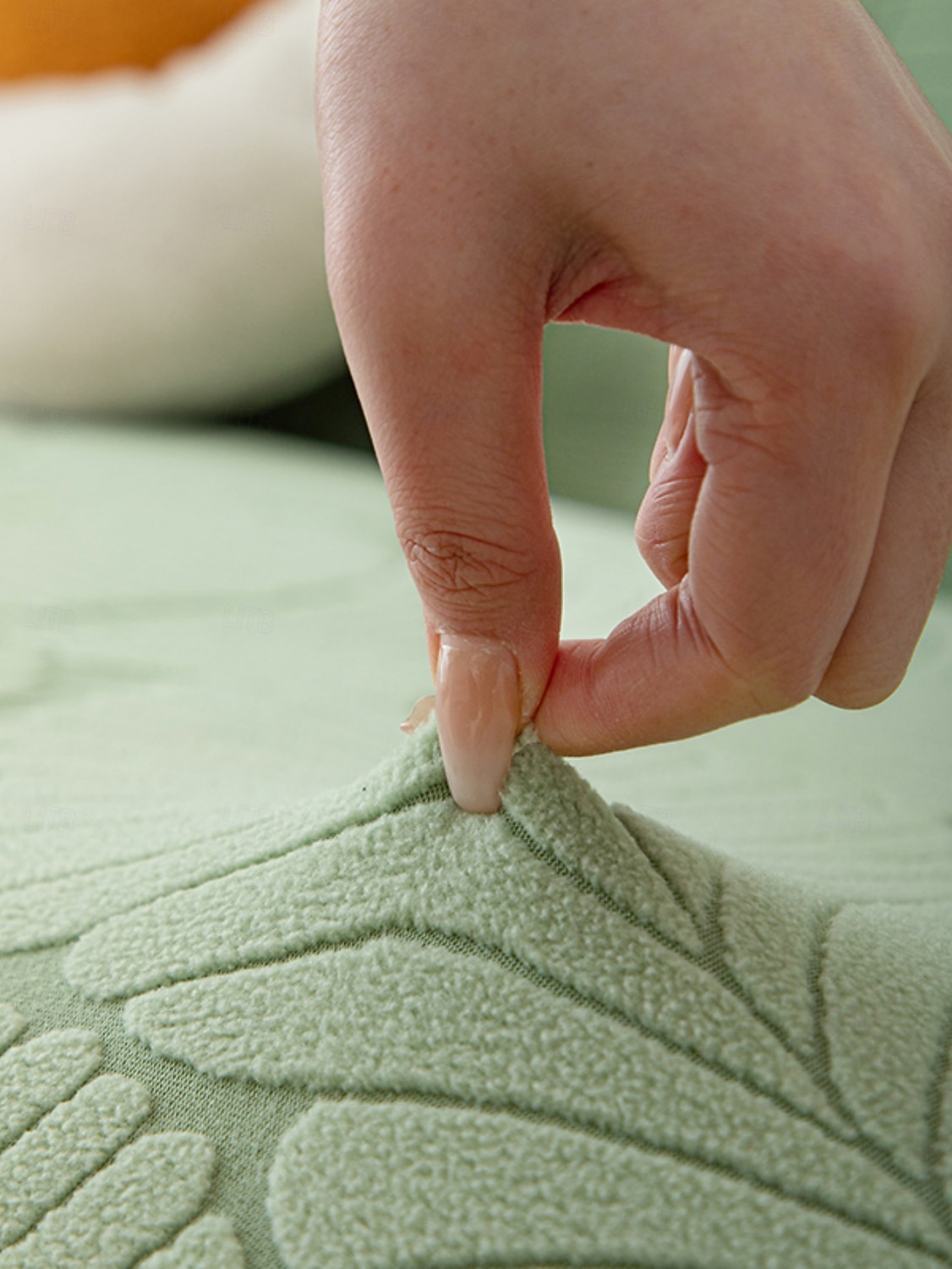 Capa de sofá com saia elástica jacquard, cor sólida premium, quatro estações, espessada, antiderrapante, universal, capa para sofás de 2026 por $50.99 –P11