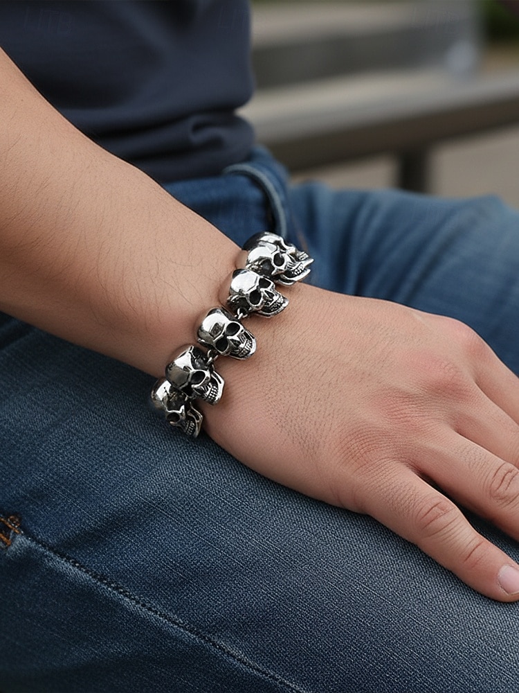 Bracciale da uomo con teschio di Halloween – gioiello bangle gotico punk in acciaio al titanio per feste, cosplay e serate fuori del 2025 a AU $14.99 –P3