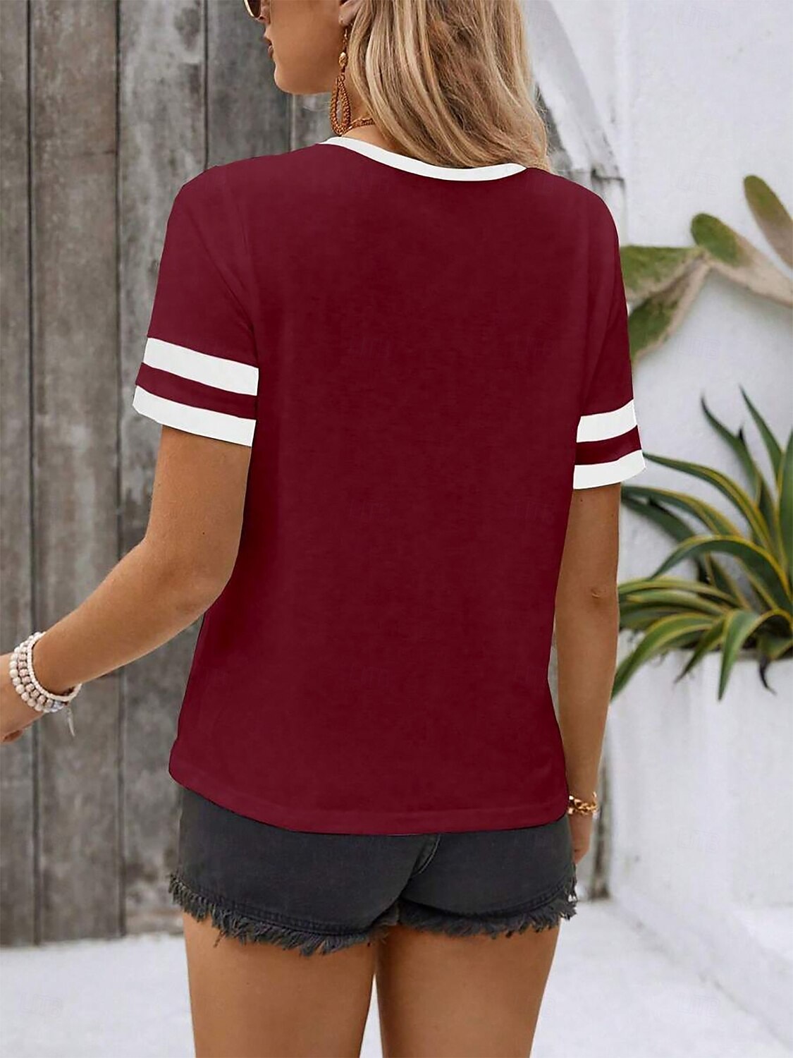 Femmes T-shirt Uni Mode Moderne Occasionnel Manche Courte Col en V Hauts Réguliers Quotidien Week-end Noir Vin Vert Véronèse Bleu Kaki Été Printemps de 2025 ? $22.99 –P5