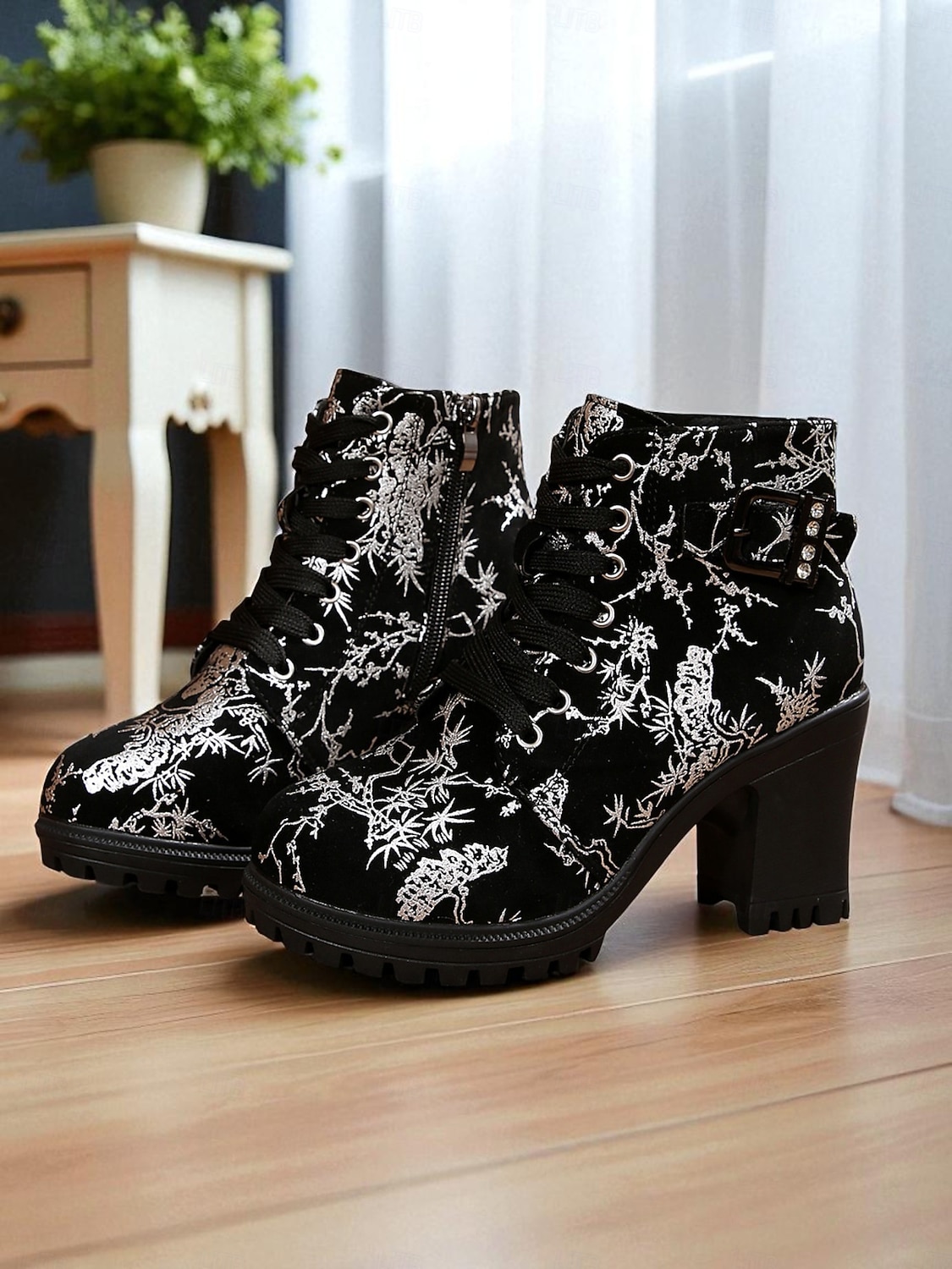 Botas de cano curto pretas femininas – botas de combate de salto alto e grosso com bordado dourado e detalhe de fivela para festas, saídas à noite e moda streetwear de 2026 por $42.99 –P3