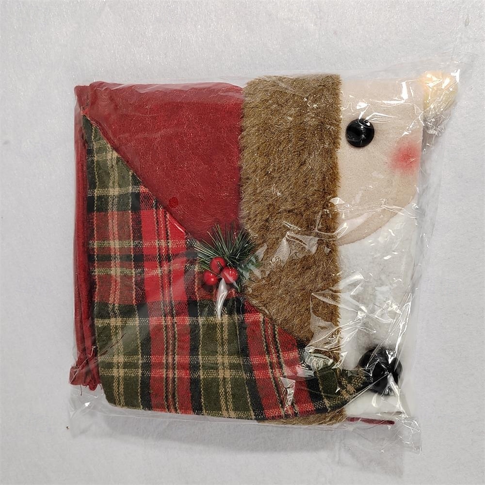 Fundas para sillas navideñas, nuevo Papá Noel de peluche &Fundas de asiento de muñeco de nieve, fundas festivas para sillas de comedor, decoración del hogar de estilo europeo 2025 - $10.99 –P7