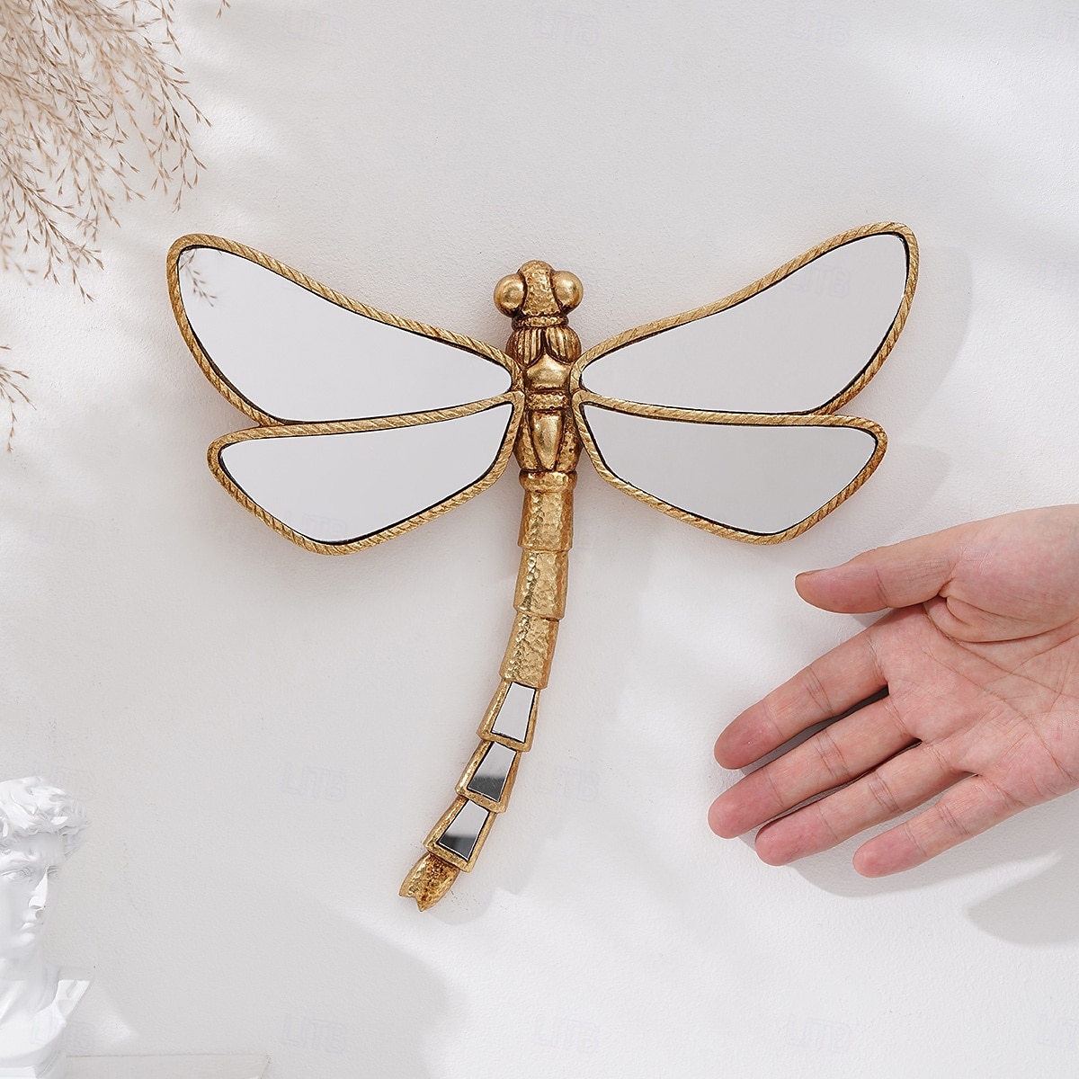 libellula dalla coda curva in resina color oro – decorazione murale a forma di insetto con finitura a specchio, da collezione per gli appassionati di insetti, ornamento creativo per la casa, le feste del 2025 a $23.99 –P8