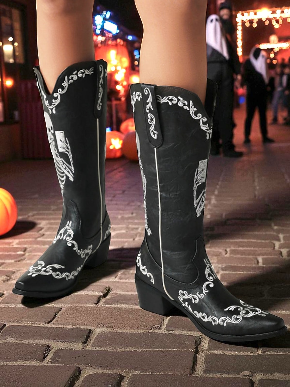 2025年 女性用ハロウィンスケルトン刺繍カウボーイブーツ - コスチュームパーティー、不気味なフェスティバル、夜のストリートスタイルに最適なゴシックウエスタンロングブーツ  コレクション – $59.99 –P5