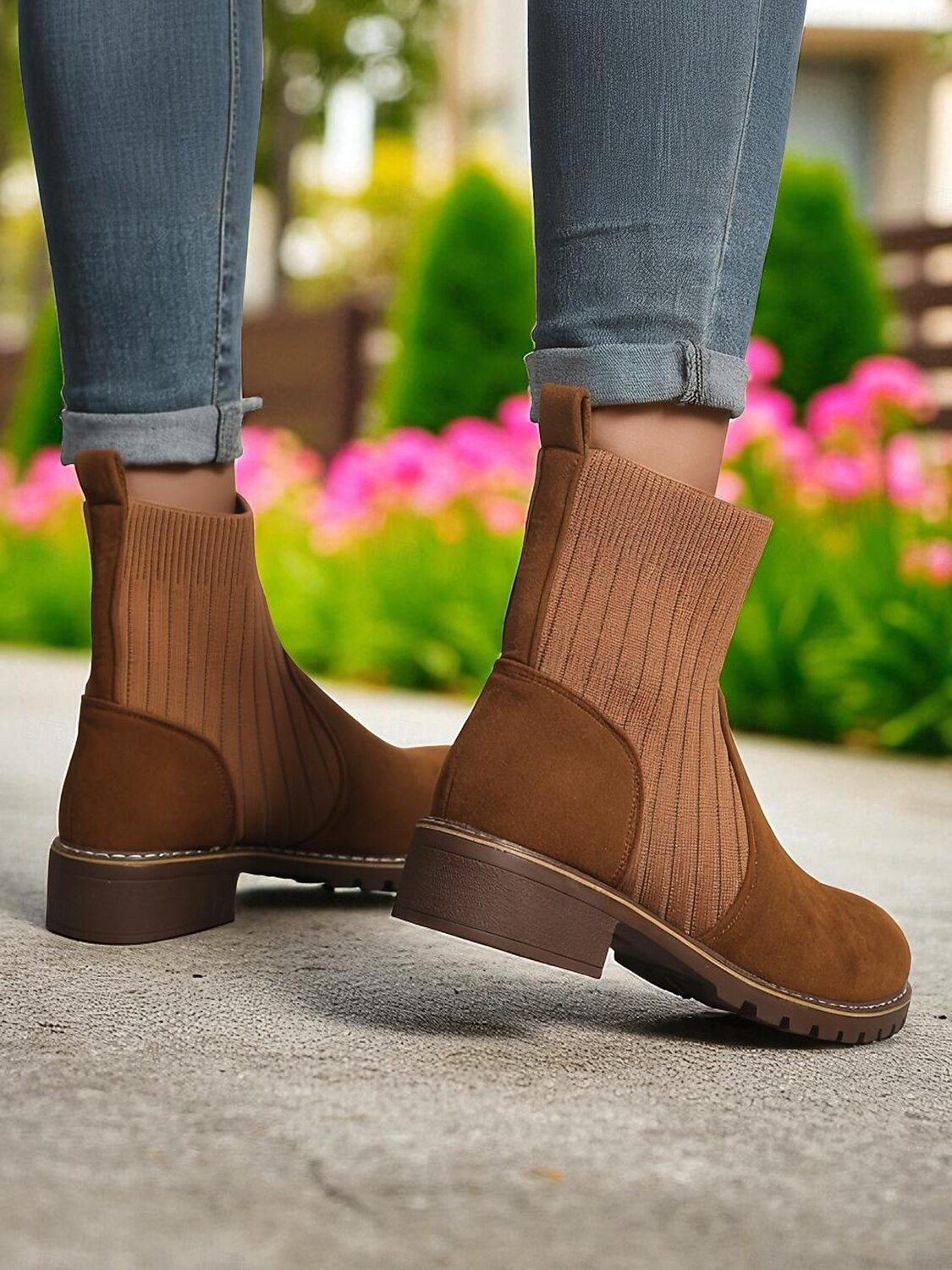 Bottines en similicuir marron clair pour femme avec tige en tricot côtelé – bottines Chelsea confortables pour l'automne et l'hiver, idéales pour les tenues décontractées de 2025 ? $32.99 –P7