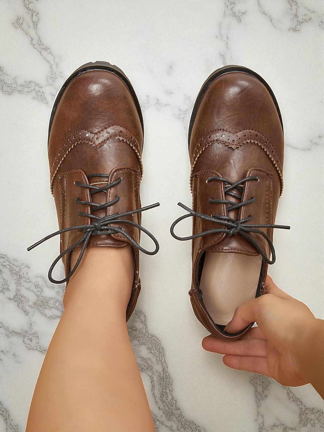 Chaussures Oxford à plateforme brogue marron vintage des années 1950 pour femmes avec semelle crantée, élégantes et polyvalentes pour un usage décontracté, professionnel et quotidien. de 2025 ? $54.99 –P4
