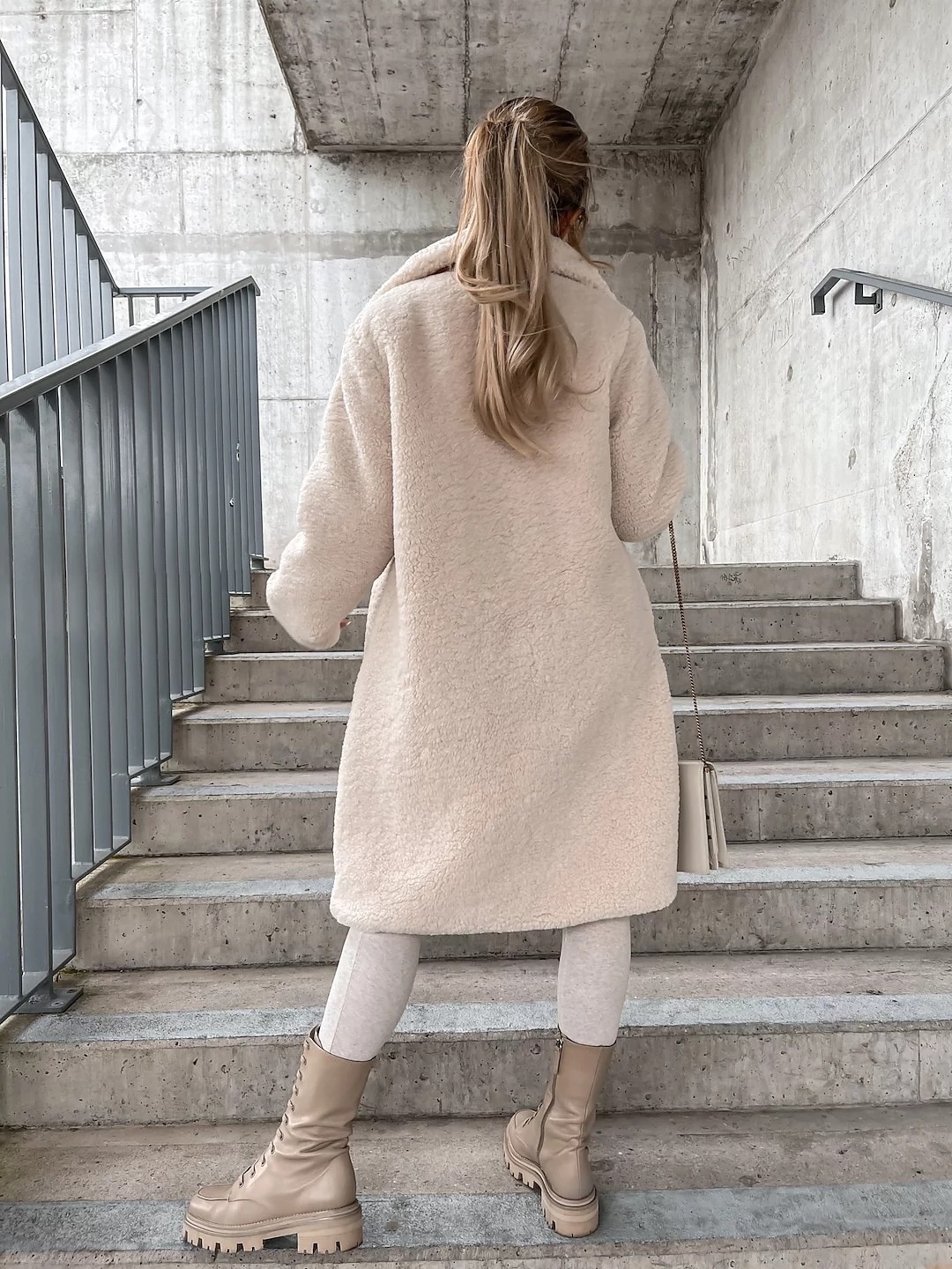 Dam Sherpajacka Bekväm Andningsfunktion Knappar Elegant Ledigt Slät Semester Gata Ledigt Dagliga kläder Enkelknäppt Lång Huva Normal Långärmad Ytterkläder Brun Kaki Beige Vår Höst 2025 - $34.99 –P3