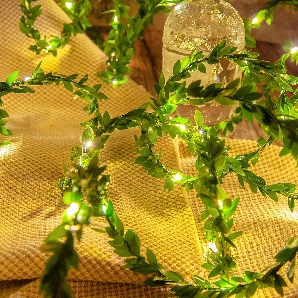Luci a stringa di edera a LED solari da 5 m, 50 LED, impermeabili, per esterni, 8 modalità, luci artificiali a ghirlanda, luci fatate a forma di foglia verde, per casa, ufficio, camera da letto, del 2025 a $13.49 –P7