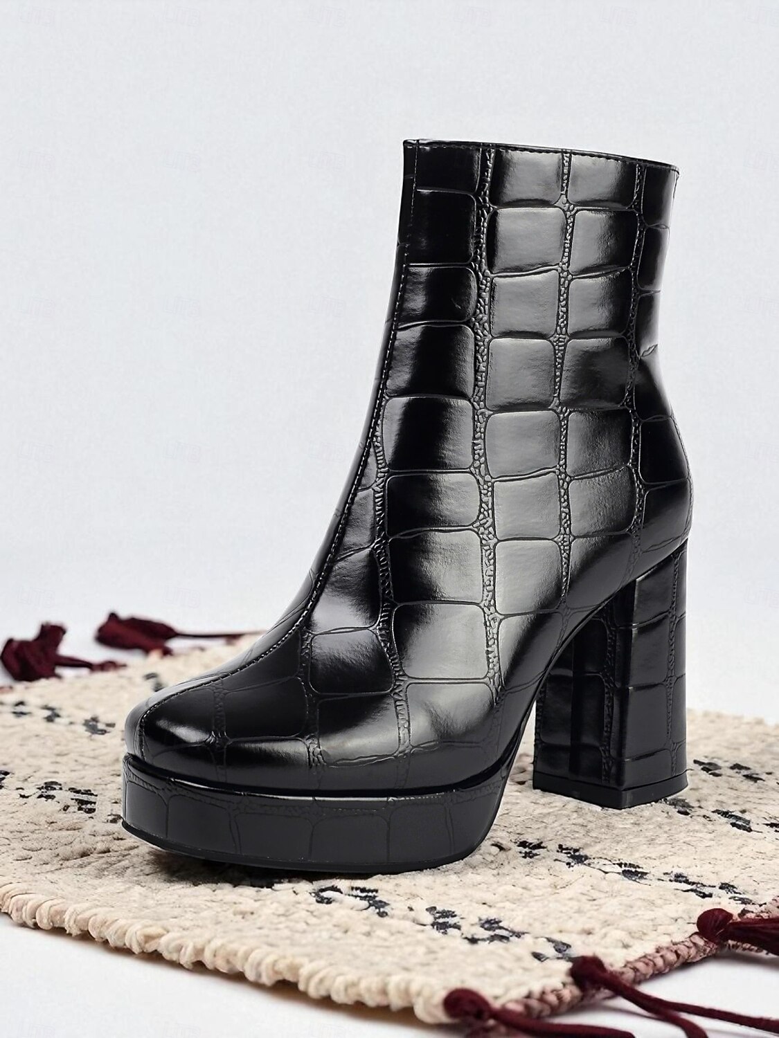 Bottines à plateforme en similicuir marron pour femme, effet croco, talon bloc, style rétro avec fermeture éclair latérale, idéales pour les fêtes, le streetwear et les tenues automne-hiver de 2025 ? $69.99 –P3