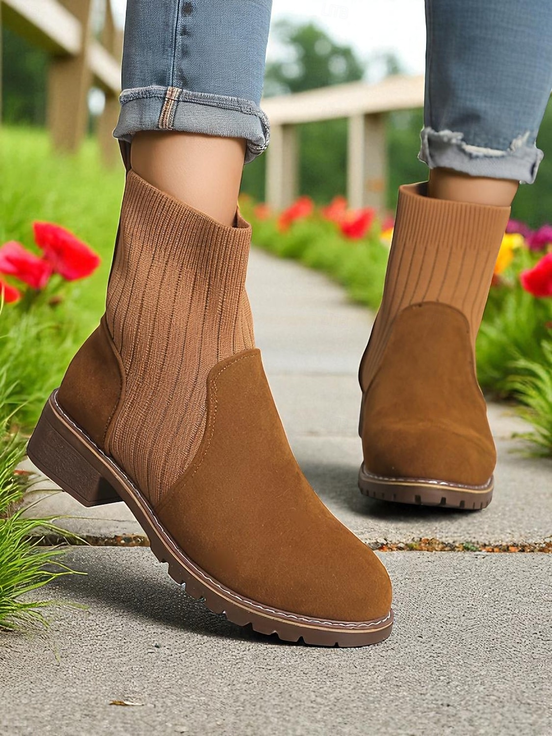 Bottines en similicuir marron clair pour femme avec tige en tricot côtelé – bottines Chelsea confortables pour l'automne et l'hiver, idéales pour les tenues décontractées de 2025 ? $32.99 –P5