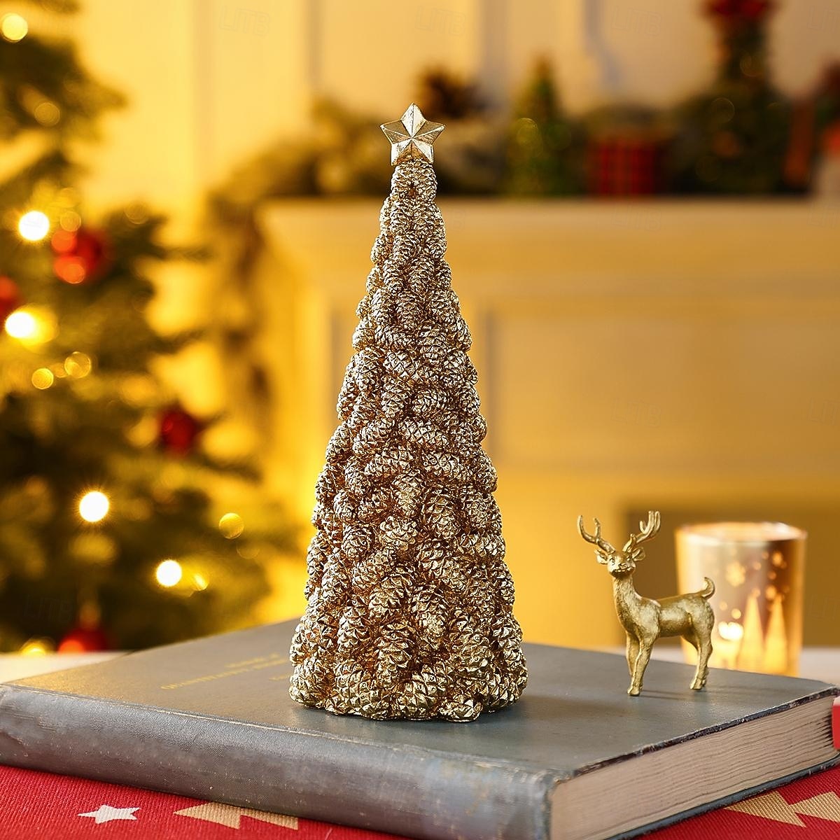 Décoration de table pour sapin de Noël, motif pomme de pin dorée, dollar et bitcoin, mini statue de sapin de Noël en résine pour décoration intérieure de vacances, vitrine, cadeau de 2025 ? $17.99 –P6