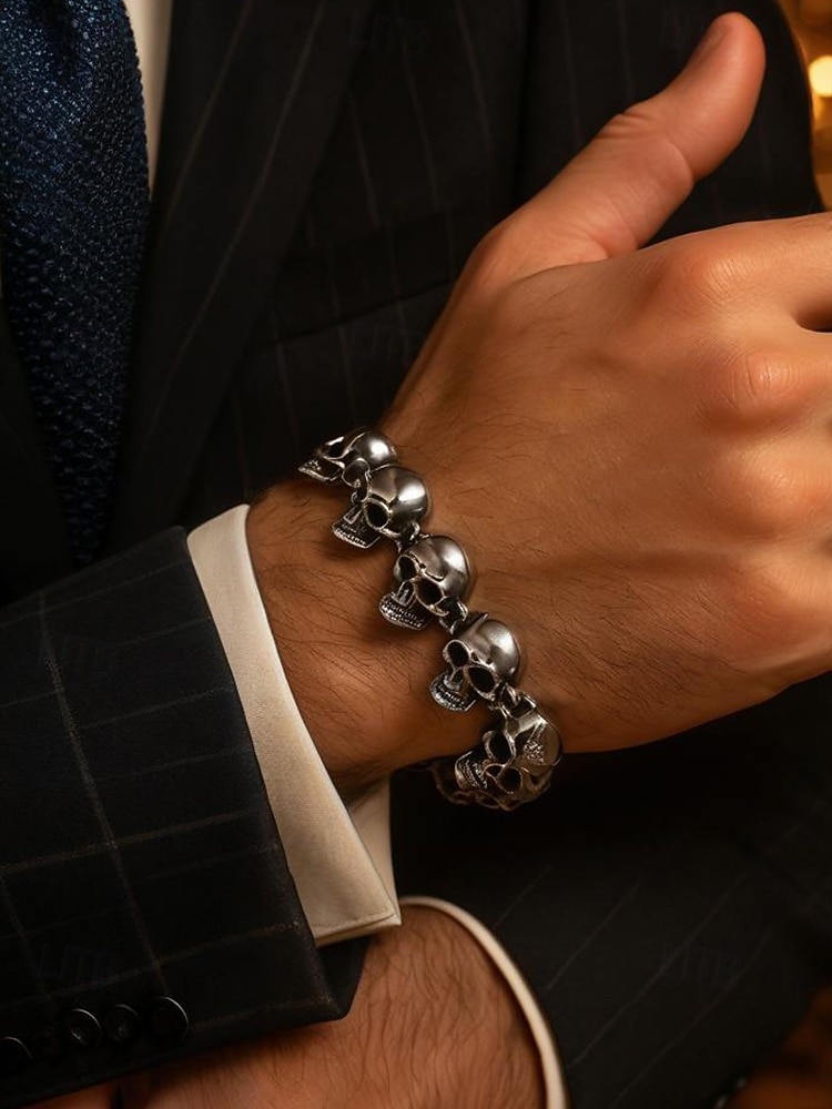 Bracciale da uomo con teschio di Halloween – gioiello bangle gotico punk in acciaio al titanio per feste, cosplay e serate fuori del 2025 a AU $14.99 –P2