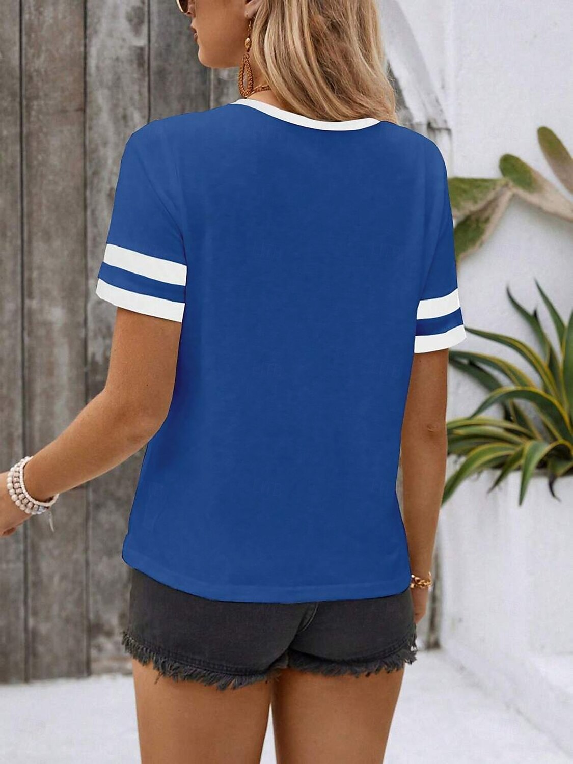 Femmes T-shirt Uni Mode Moderne Occasionnel Manche Courte Col en V Hauts Réguliers Quotidien Week-end Noir Vin Vert Véronèse Bleu Kaki Été Printemps de 2025 ? $22.99 –P11