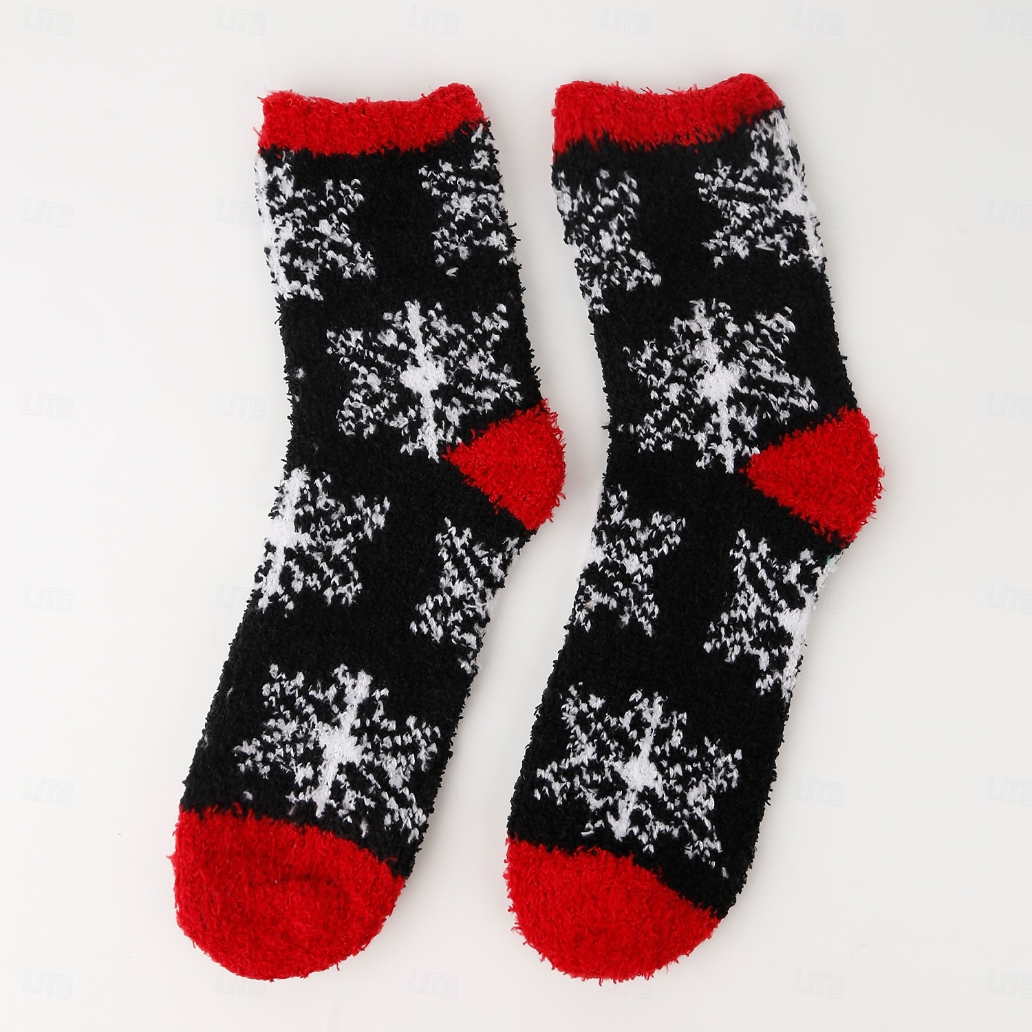 Calcetines navideños para mujer, calcetines gruesos de lana coral, calcetines de felpa que no sueltan pelo con reno &Diseño de Papá Noel, calcetines navideños cálidos y acogedores 2025 - $7.99 –P7