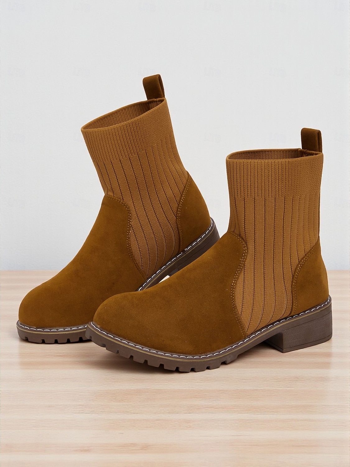 Bottines en similicuir marron clair pour femme avec tige en tricot côtelé – bottines Chelsea confortables pour l'automne et l'hiver, idéales pour les tenues décontractées de 2025 ? $32.99 –P1