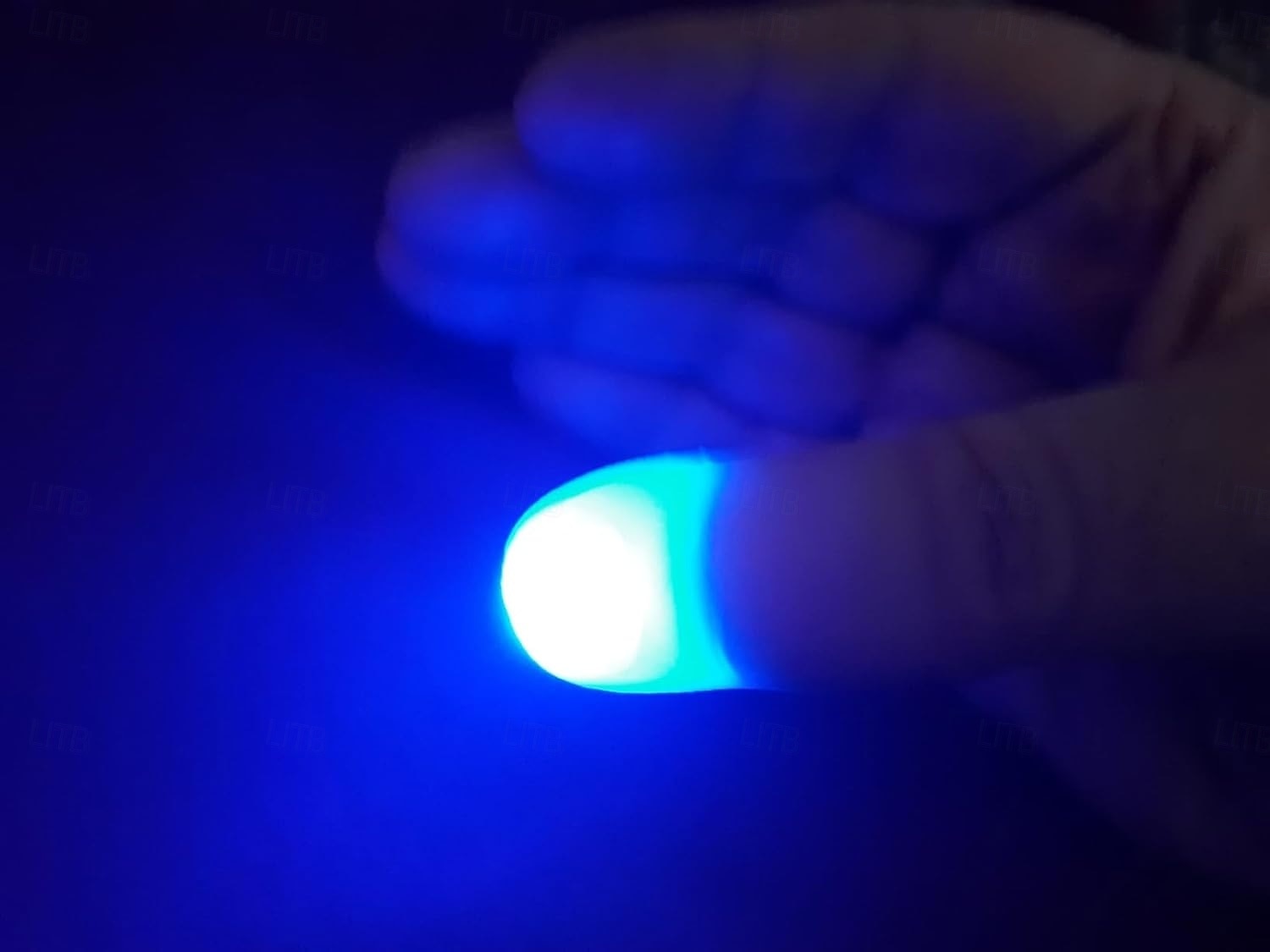 set di luci magiche per il pollice, trucco magico con luci per le dita, lampada a led per le dita, luci per i pollici, oggetti di scena per la magia delle feste del 2025 a $11.49 –P6