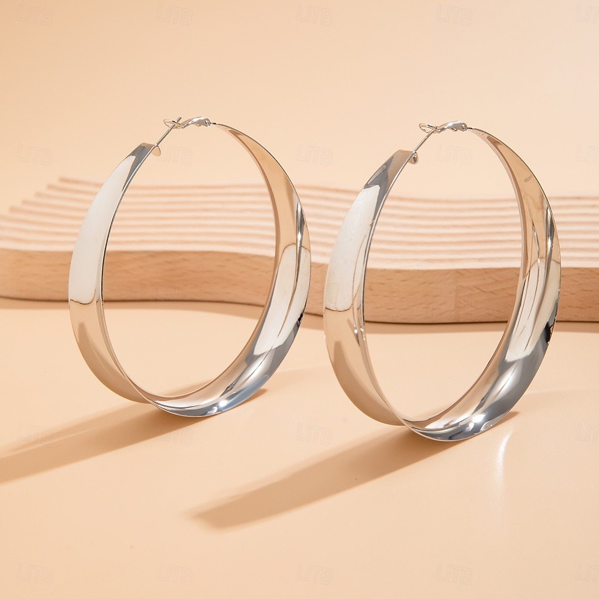 Μεγάλα χρυσά γυναικεία σκουλαρίκια κρίκοι - τολμηρά κοσμήματα για πάρτι, μόδα νυχτερινών κέντρων &ειδικές περιστάσεις 2026 - $7.99 –P4