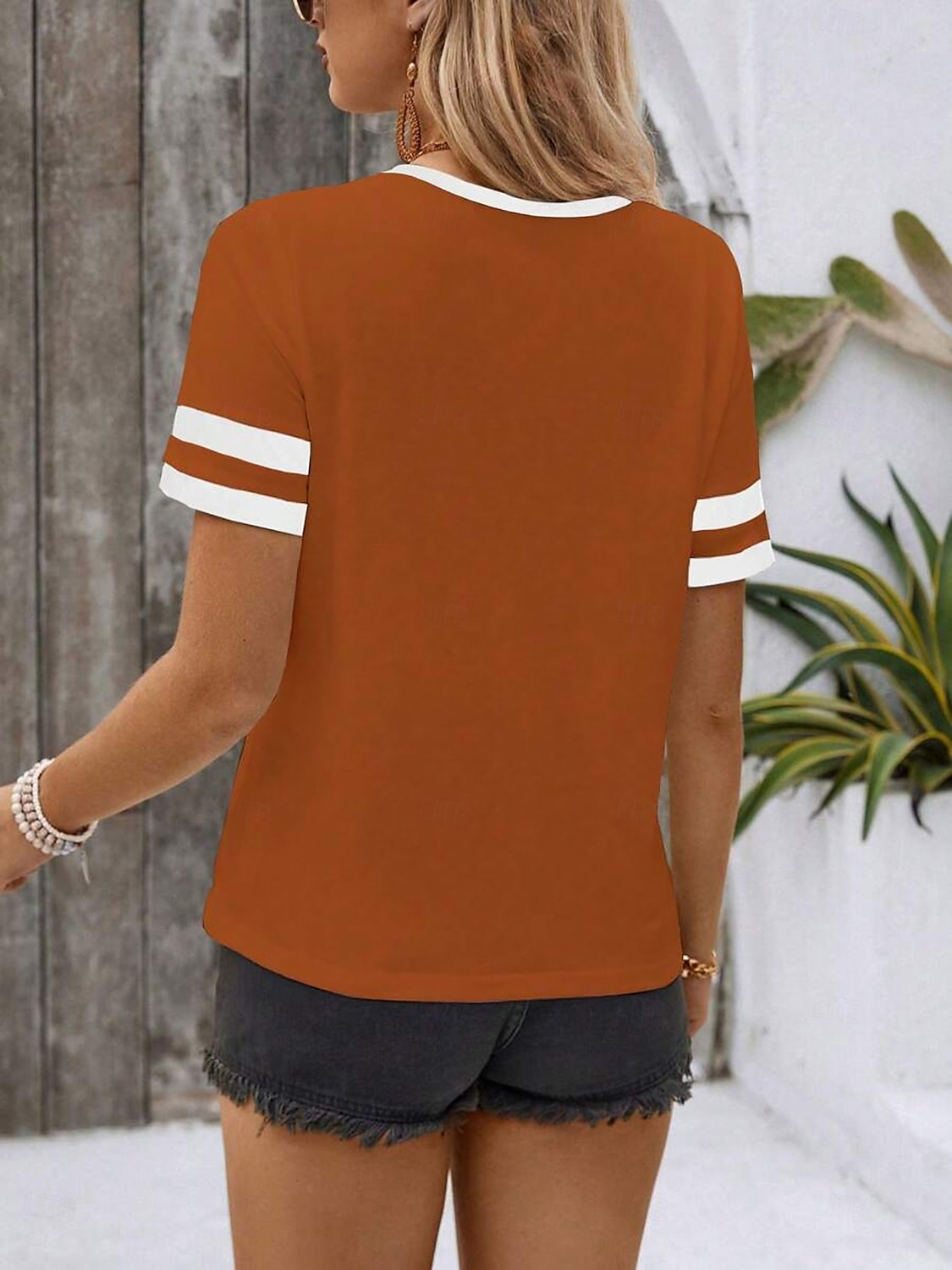 Femmes T-shirt Uni Mode Moderne Occasionnel Manche Courte Col en V Hauts Réguliers Quotidien Week-end Noir Vin Vert Véronèse Bleu Kaki Été Printemps de 2025 ? $22.99 –P14