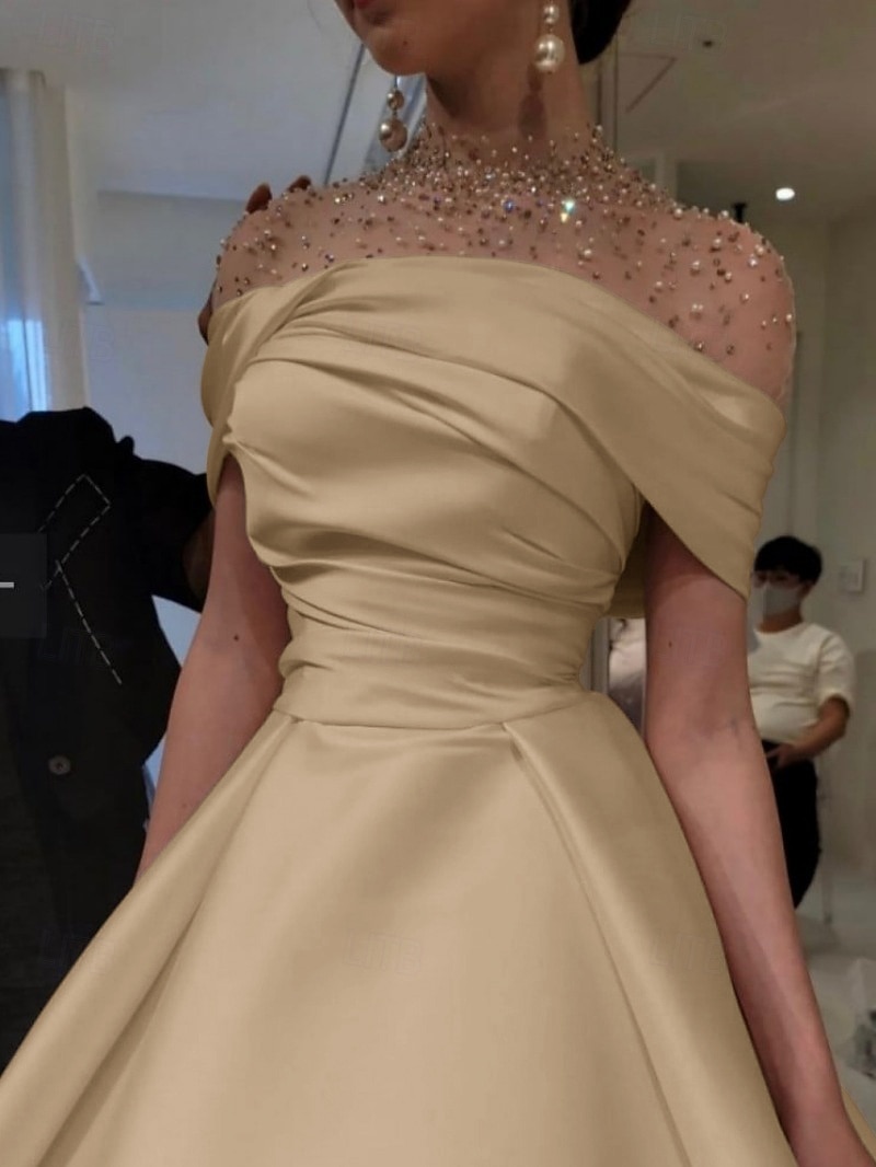 Ligne A Longueur au sol Robes de Bal Robe de Soirée Tenue de soirée Élégant Manche Courte Col Illusion Formel Satin avec Froncé Perlage de 2025 ? $169.99 –P1