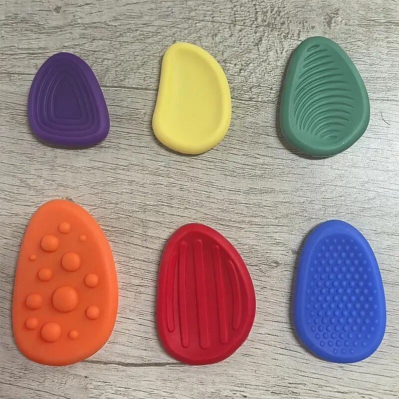 6 ks měkkých relaxačních kamenů – hračky pro senzorickou úlevu od stresu pro teenagery, ideální jako dárky na Halloween, Vánoce, zimu a Nový rok 2026 - $7.99 –P8