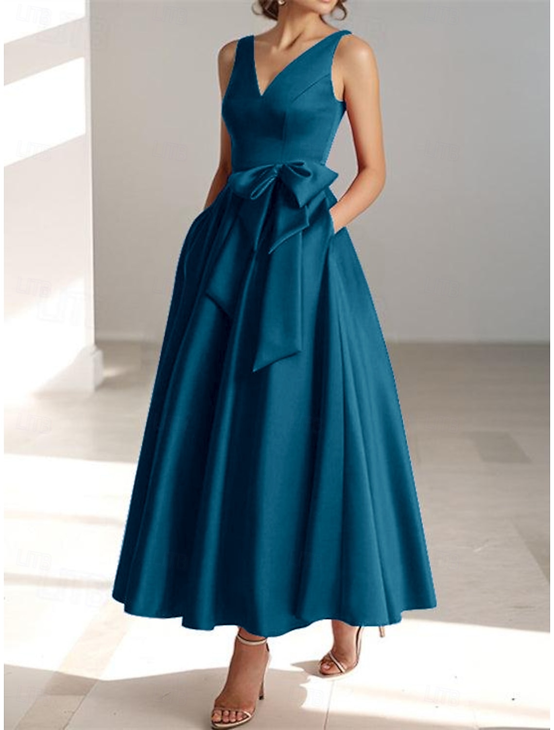 Linha A Longuette Vestidos de cocktail Vestidos de festa Elegante Assimétrico Sem Manga Decote V Convidado do casamento Kentucky Derby Bolsos Cetim com Laço(s) de 2026 por $114.99 –P7