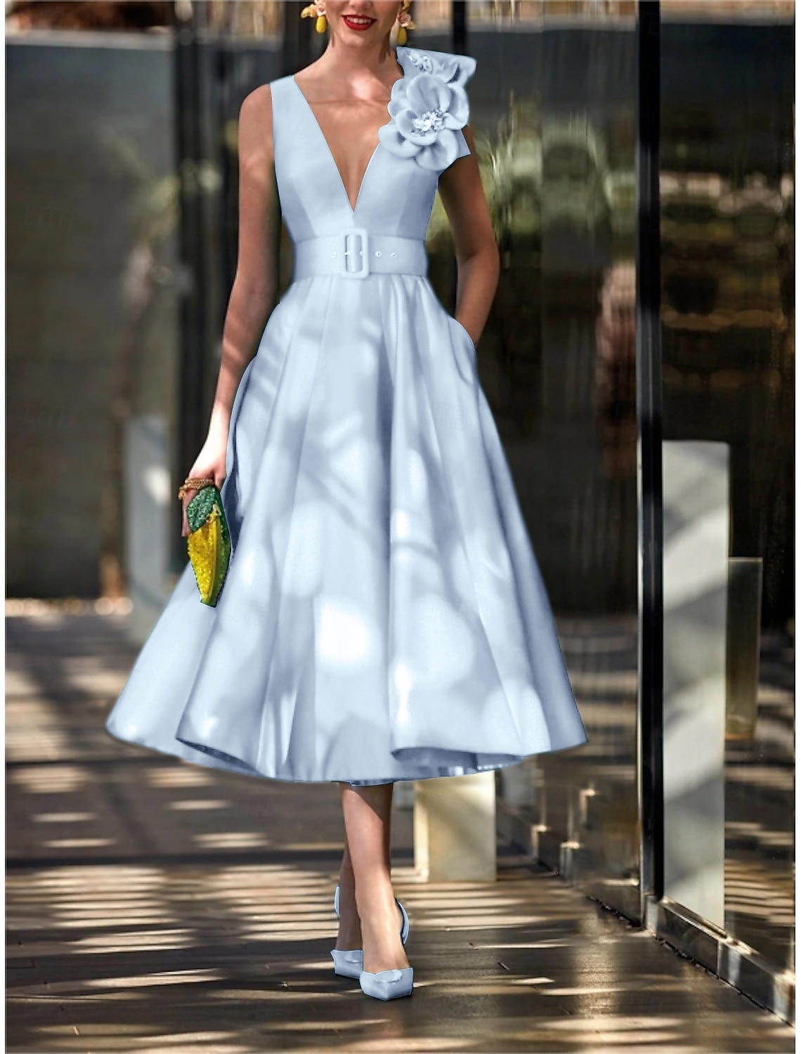 Ligne A Longueur thé Robes de Cocktail Robes de soirée Élégant ancien Sans manches Col en V Formel robe demoiselle d honneur Ceinture / Écharpe Satin avec Plis Fleur d'Épaule de 2025 ? $139.99 –P3